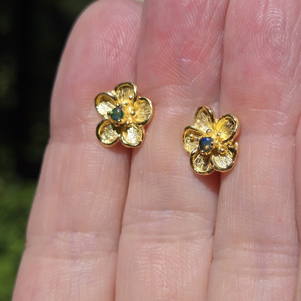 HOST PICK! 🎉🎊 Black Opal Natural Gemstone Sterling & Gold Flower Stud Earrings - Picture 5 of 9